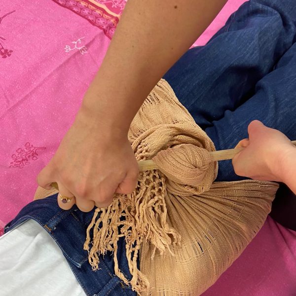 Resserrage du bassin avec un rebozo - soin pour femmes Biarritz