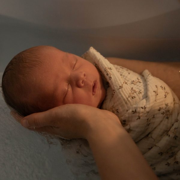 bain de sonia, thérapeutique bain bébé, enveloppé.